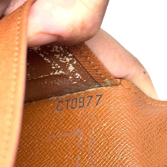 Louis Vuitton Long Wallet / Passport Case - Picture 10 of 11